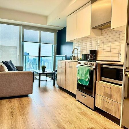 Cozy Condo Near Eatoncentre Mall Торонто Екстериор снимка